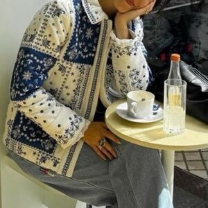 Caroline Constatas- NWT Blue and White Paisley Quilted Longsleeve Cropped Jacket